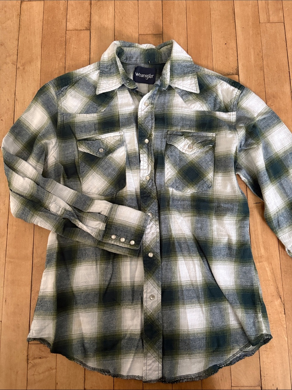 Wrangler Pearl Button Snaps Green and White Plaid Button-Down Shirt
